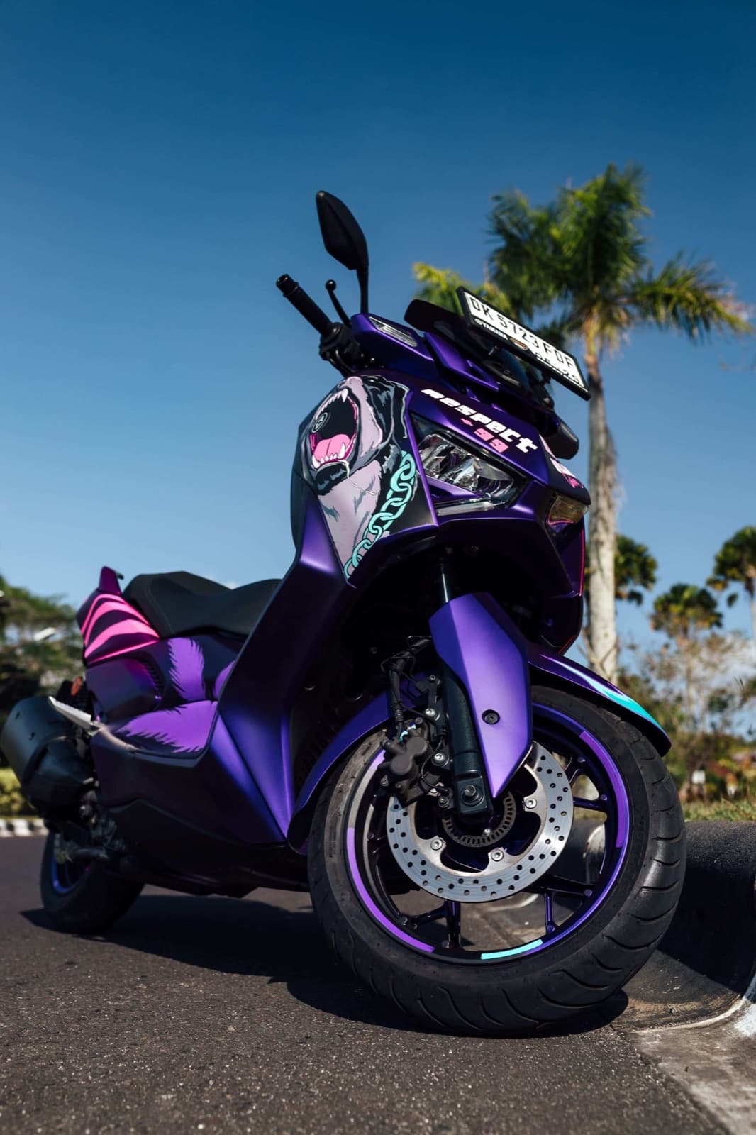 Violet Xmax Limited, airbrush