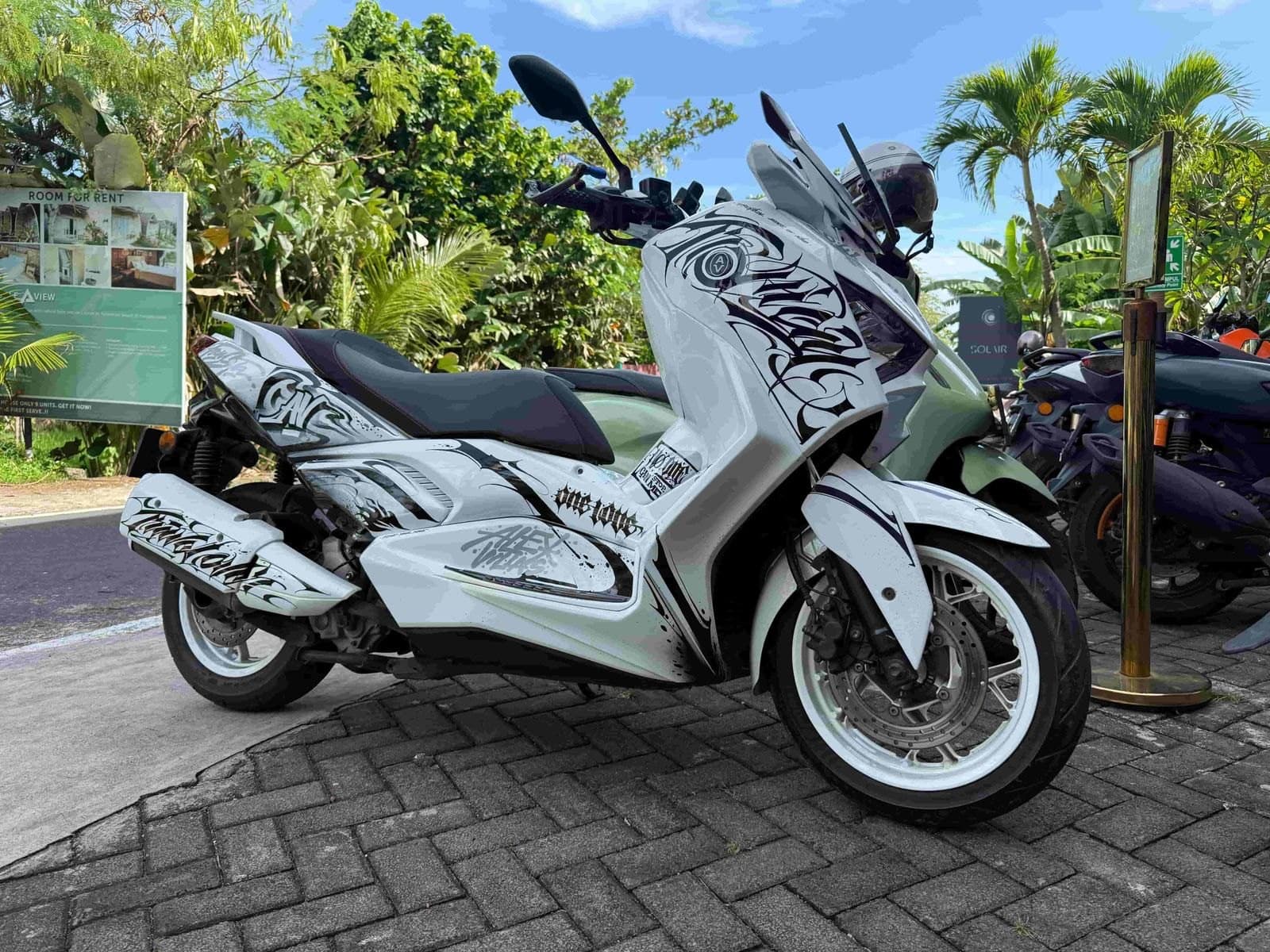 White and green Xmax Limited